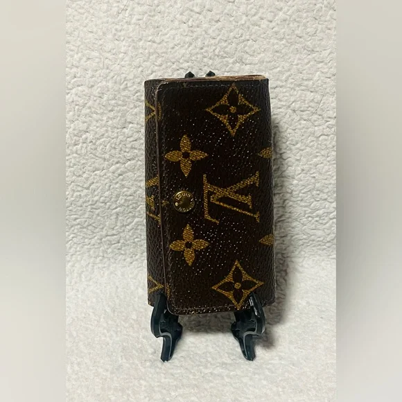 Louis Vuitton 4 Ring Key Holder - Picture 12 of 12